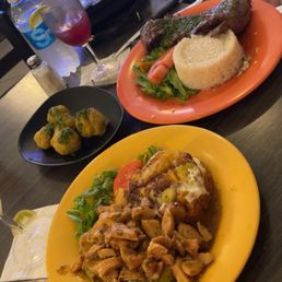 Stuffed Avocado w/ garlic chicken, 14oz Skirt Steak Stuffed Avocado w/ garlic chicken, 14oz Skirt Steak