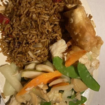 Kowloon - Moo Goo Guy Pan Lunch Combo - Asian Fusion Near Me - Saugus, Massachusetts Kowloon - Moo Goo Guy Pan Lunch Combo - Asian Fusion Near Me - Saugus, Massachusetts
