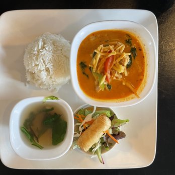 Coconut Thai Restaurant - Red curry (L1) ($13.45) - Thai Near Me - Chilliwack, British Columbia
