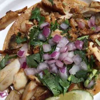 Mamacitas - chicken tacos - Food Trucks Near Me - Mountain View, California