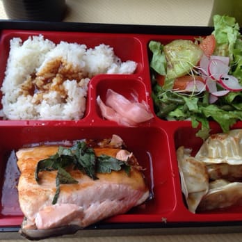 Tokki - Bento saumon - Japanese Near Me - Paris, 75 Tokki - Bento saumon - Japanese Near Me - Paris, 75