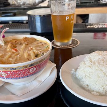 Flamin’ Thai - Red curry tofu and rice - Thai Near Me - Minneapolis, Minnesota