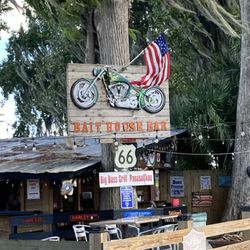 Big Bass Grill - Outside bar