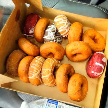 Common Man Roadside At The Hooksett Welcome Centers - Apple cider donuts - Diners Near Me - Hooksett, New Hampshire