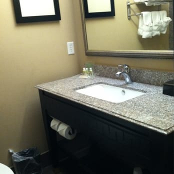 Holiday Inn Hammond - Bathroom - Hotels Near Me - Hammond, Louisiana