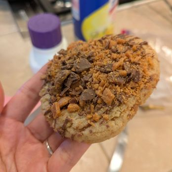 Crumbl - Bellevue - Peanut butter crisps - Bakeries Near Me - Bellevue, Washington