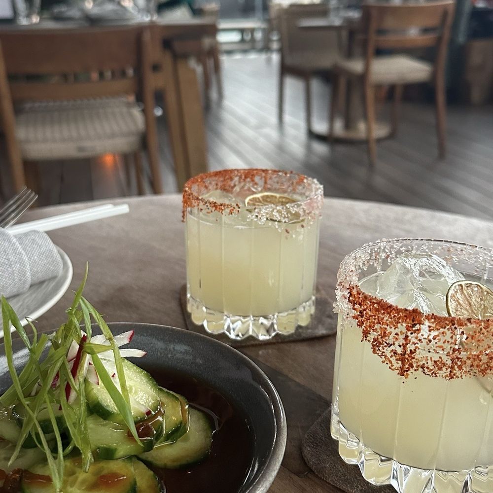Harriet's Rooftop - Cucumber appetizer and margaritas - Cocktail Bars Near Me - Toronto, Ontario Harriet's Rooftop - Cucumber appetizer and margaritas - Cocktail Bars Near Me - Toronto, Ontario