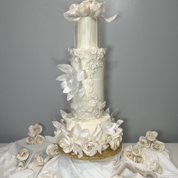 La Casa Dulce - A unique sculptural cake with hand sculpted sugar flowers and wafer leaves - Custom Cakes Near Me - Downey, California La Casa Dulce - A unique sculptural cake with hand sculpted sugar flowers and wafer leaves - Custom Cakes Near Me - Downey, California