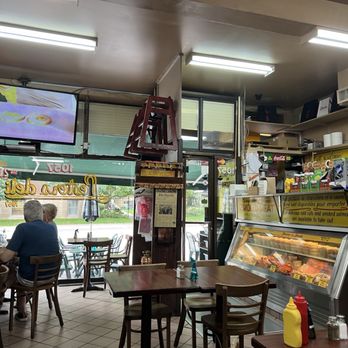 Lester's Deli - Delis Near Me - Outremont, Quebec