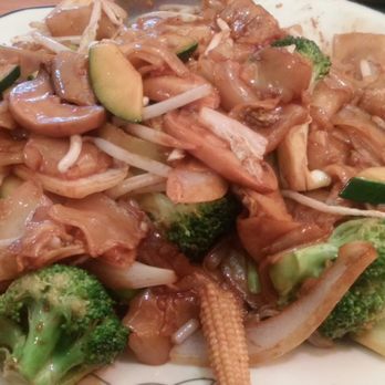 Chens Chinese Bistro - Veggie chow fun is delicious!!!! - Chinese Near Me - Florence, Arizona Chens Chinese Bistro - Veggie chow fun is delicious!!!! - Chinese Near Me - Florence, Arizona
