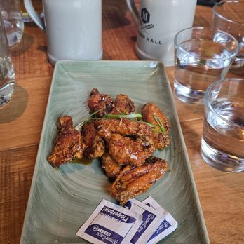 Tavern Hall - Sesame Glaze & Sriracha Chicken Wings - New American Near Me - Bellevue, Washington