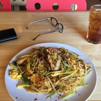 Li's noodles - Singapore curry noodle - Pan Asian Near Me - Matthews, North Carolina