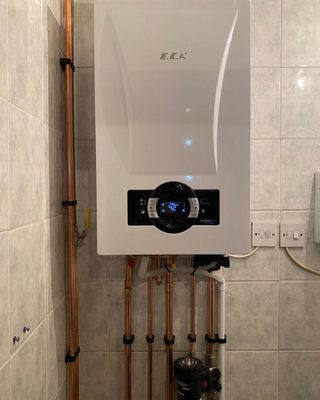 Whiseky Row Licensed Plumber Logo