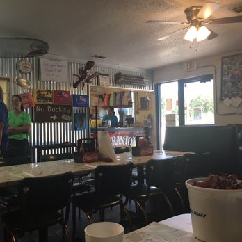 Taranto's Crawfish - Inside - Seafood Near Me - Biloxi, Mississippi Taranto's Crawfish - Inside - Seafood Near Me - Biloxi, Mississippi