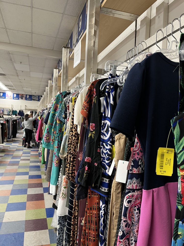GOODWILL RETAIL STORE AND DONATION CENTER Updated May 2024 22 Photos & 37 Reviews 1605