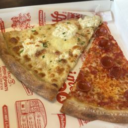 White Pizza and Classic Pepperoni IG: @ammysalamii