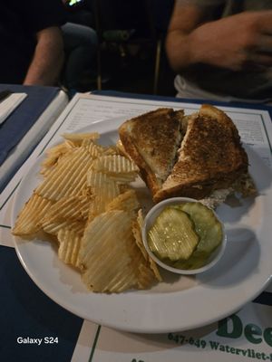 Dee Dee's Tavern by null