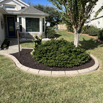 Kwik Kerb by 3D - a landscaped front yard - Landscape Architects or Designers Near Me - Mount Dora, Florida Kwik Kerb by 3D - a landscaped front yard - Landscape Architects or Designers Near Me - Mount Dora, Florida