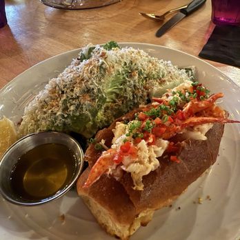 Liv's - Lobster roll - Seafood Near Me - Long Beach, California