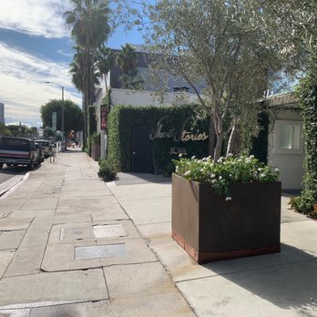 Short Stories Hotel - Right outside the main entrance - Hotels Near Me - Los Angeles, California Short Stories Hotel - Right outside the main entrance - Hotels Near Me - Los Angeles, California