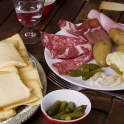 Restaurant La Tute - Cityvox V7 Page Carrefour des Tops Restaurant Fondue Raclette charcuterie fromage illustration