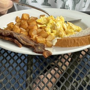 Fargher Lakehouse - Classic breakfast - American Near Me - Yacolt, Washington