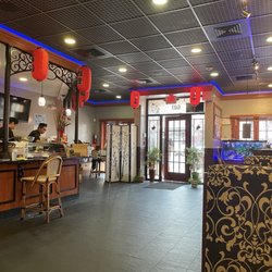 Ikura Sushi & Thai - Dining room