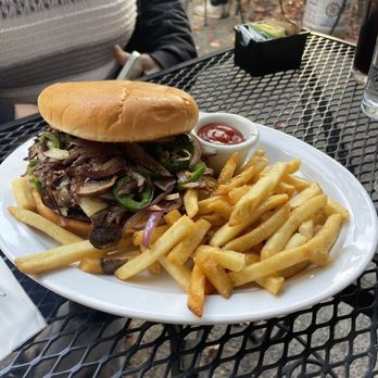 Grounds Restaurant - Cheese Burger - New American Near Me - Murphys, California