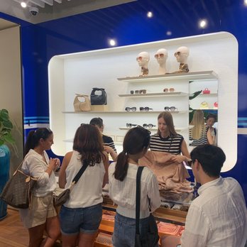 Louis Vuitton Palma De Mallorca - Sales counter - Luggage Near Me - Palma, PM Louis Vuitton Palma De Mallorca - Sales counter - Luggage Near Me - Palma, PM
