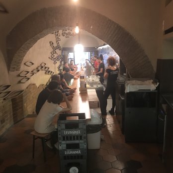 Bir & Fud - Looking down the bar towards the door. - Pizza Near Me - Rome, RM