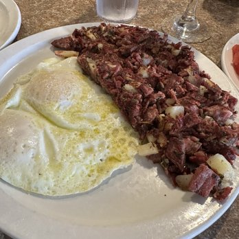 Encinitas Cafe - 2 eggs and corned beef hash - Breakfast & Brunch Near Me - Encinitas, California