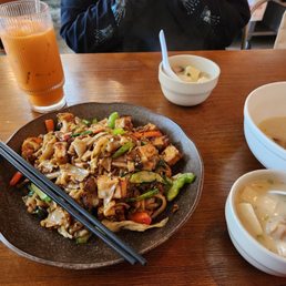 Thai tea, pad kee mao, tom kha