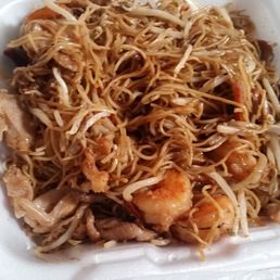 Combination Lo Mein...lots of food and very tasty! Combination Lo Mein...lots of food and very tasty!