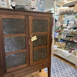 Colonial Collectibles & Gifts
