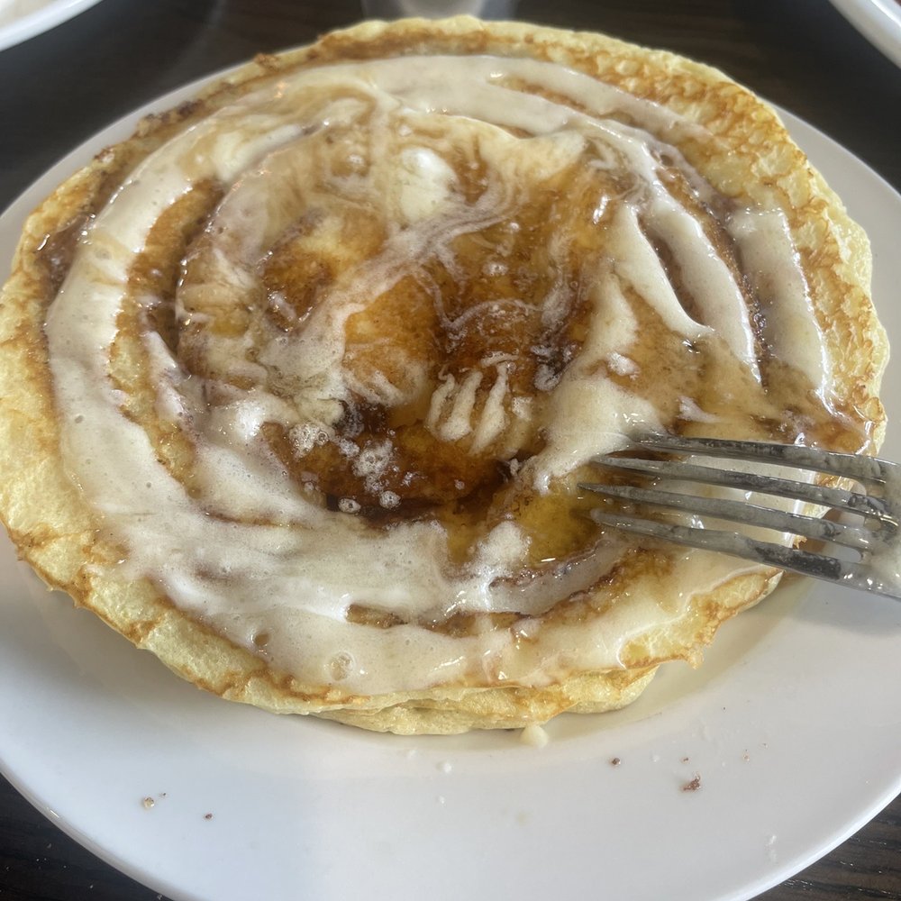 Le Peep - Aksarben Pointe - Cinnamon roll cakes - Breakfast & Brunch Near Me - Omaha, Nebraska Le Peep - Aksarben Pointe - Cinnamon roll cakes - Breakfast & Brunch Near Me - Omaha, Nebraska