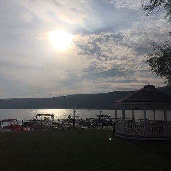Keuka Lakeside Inn - Hotels Near Me - Hammondsport, New York