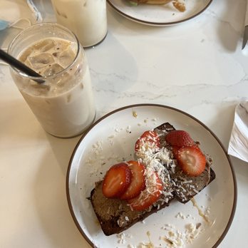Slate Cafe - Sweet Toast (v) iced Chai Latte - Cafes Near Me - New York, New York