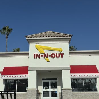 In-N-Out Burger - Outside - Fast Food Near Me - San Pedro, California