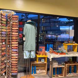 holoholo market and cafe