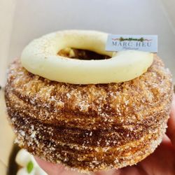 Marc Heu Patisserie Paris - Eggnog cronut