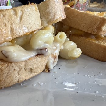 Skinny Vic's Diner & Coffee Stop - Bacon Mac n cheese grilled cheese - Breakfast & Brunch Near Me - West Bend, Wisconsin Skinny Vic's Diner & Coffee Stop - Bacon Mac n cheese grilled cheese - Breakfast & Brunch Near Me - West Bend, Wisconsin