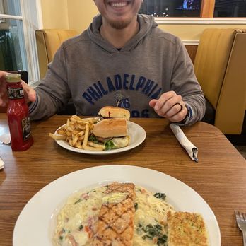 Mountain Oaks Cafe - Salmon angle hair pasta (closest) and chicken bacon avocado sandwich (further) - American Near Me - Oakhurst, California