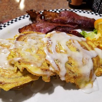 Black Bear Diner Reno - Cinnamon Roll French Toast w/Bacon - American Near Me - Reno, Nevada
