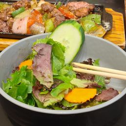 Shaking beef w salad Shaking beef w salad