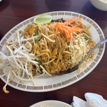 Malee Thai by Sriracha - Beef tofu pad thai - Thai Near Me - Carson, California Malee Thai by Sriracha - Beef tofu pad thai - Thai Near Me - Carson, California