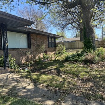 Nwa Outdoor Restore - Flower beds on other side of house before preparation - Lawn Services Near Me Nwa Outdoor Restore - Flower beds on other side of house before preparation - Lawn Services Near Me