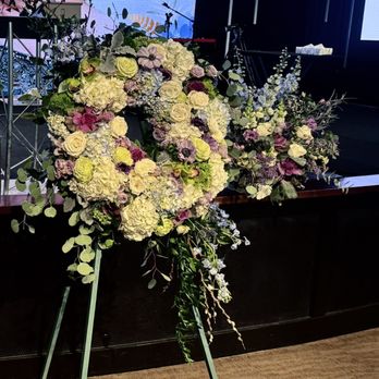 Couture Flowers by Kimberly Perry - Lovely arrangements and flowers. Smelled beautiful! - Wedding Planning Near Me - Costa Mesa, California Couture Flowers by Kimberly Perry - Lovely arrangements and flowers. Smelled beautiful! - Wedding Planning Near Me - Costa Mesa, California