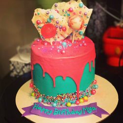 Sweet Dreams Cakes & Cupcakes - Drip cake