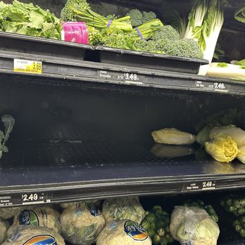 Harris Teeter - Empty shelves - Grocery Near Me - Chapel Hill, North Carolina