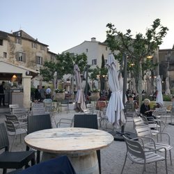 Bistrot le 5 - Patio seating
